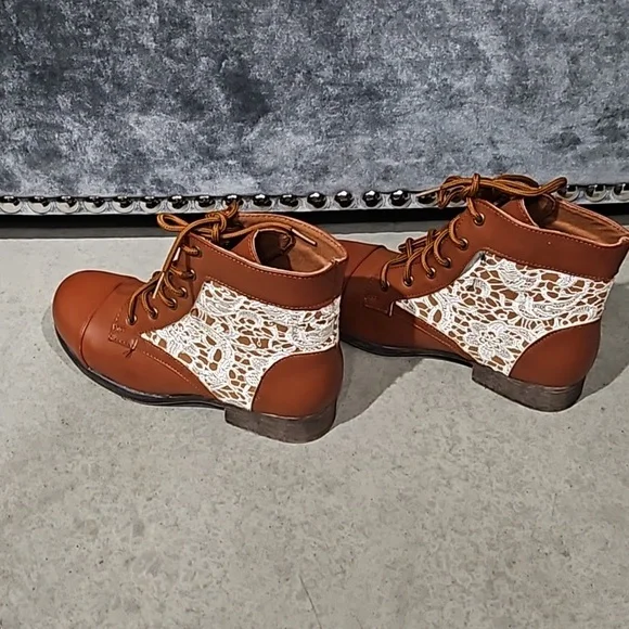Brown Crochet Boho Style Ankle Boots New! Size6 - Picture 5 of 7